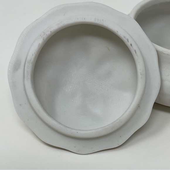 Vintage Delicate Red Rose Floral Miniature Trinket box with Lid, Made in Japan - Picture 6 of 8